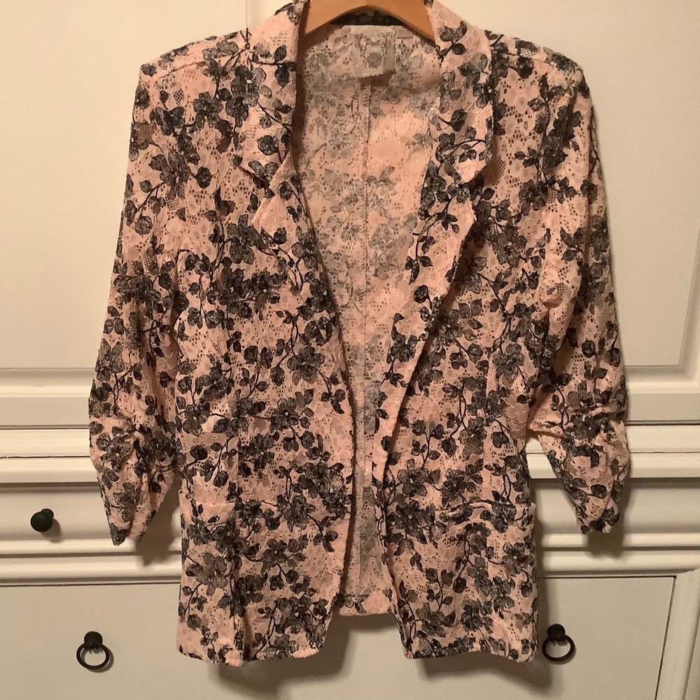 Ladies Pout Medium lace overlay open front jacket great shape